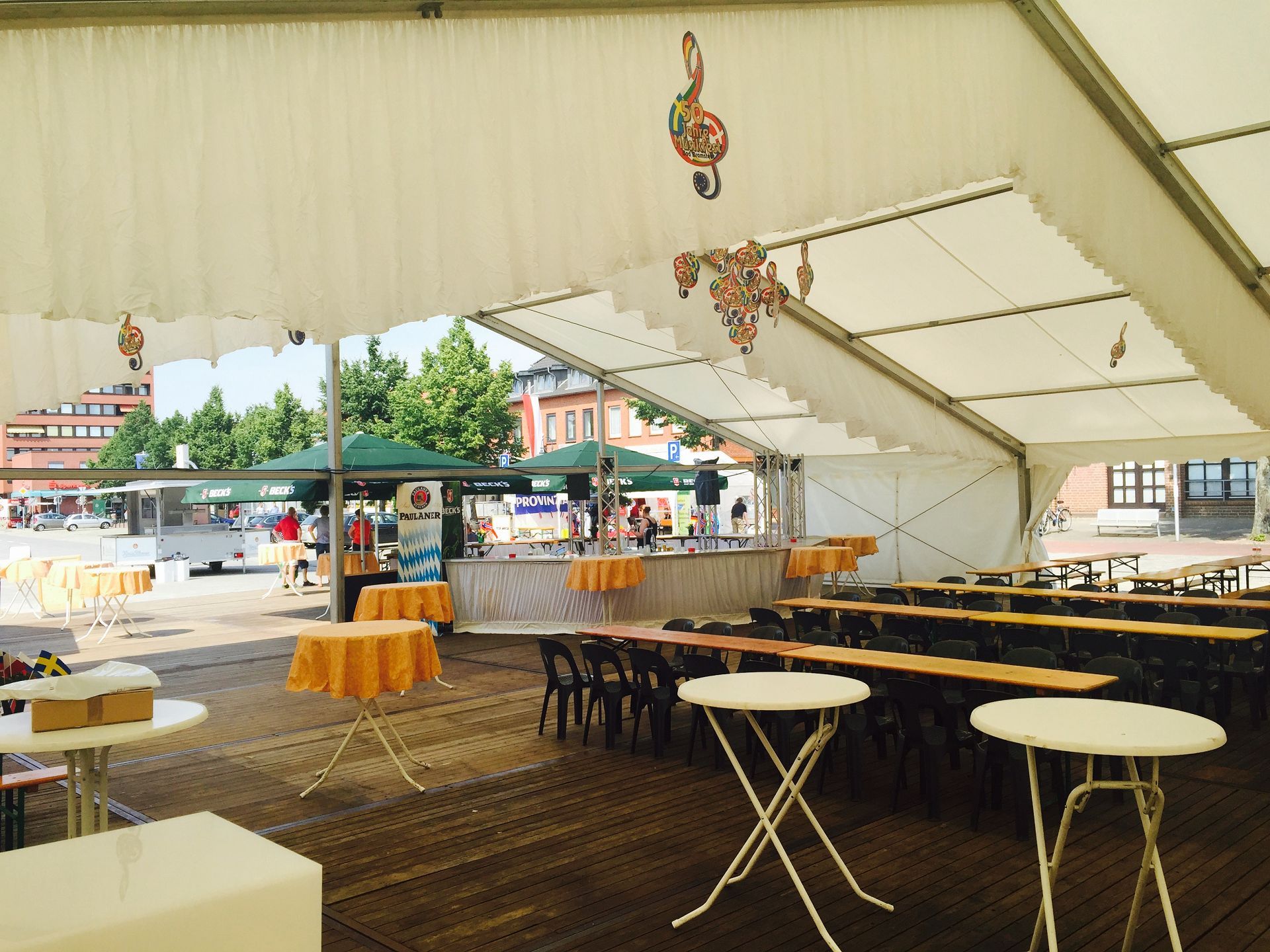 Zelte in verschiedenen größen mieten